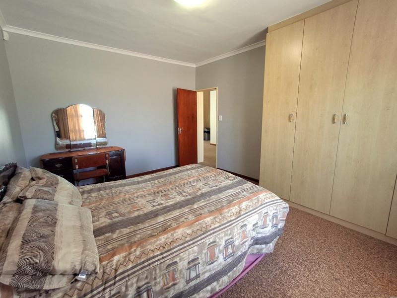 4 Bedroom Property for Sale in Britannia Bay Western Cape